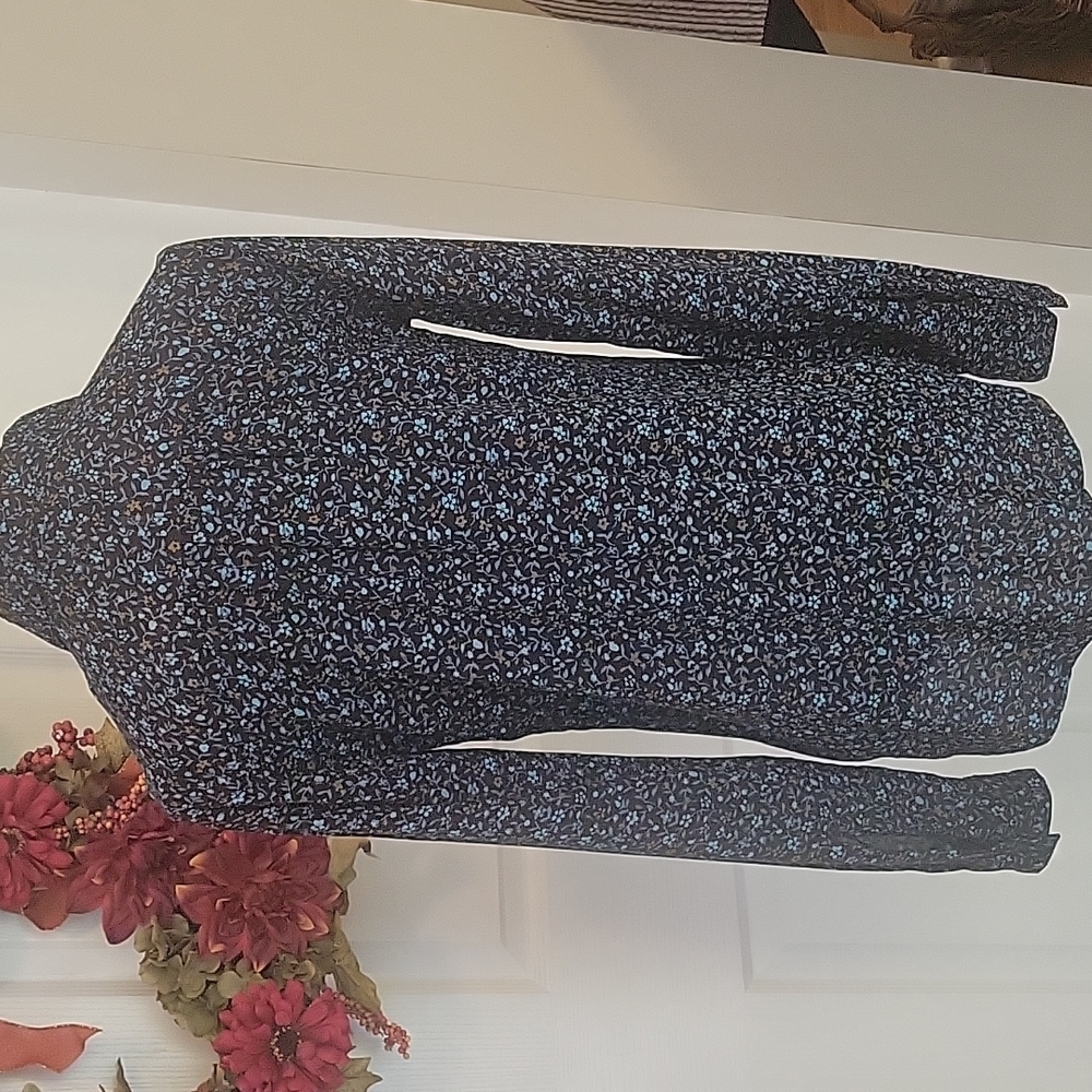 Ann Taylor LOFT Button Front Top - Picture 5 of 9